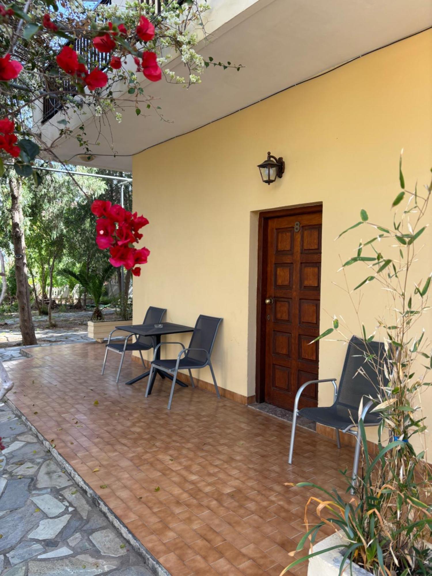 Stelios Rooms Палеохора Экстерьер фото