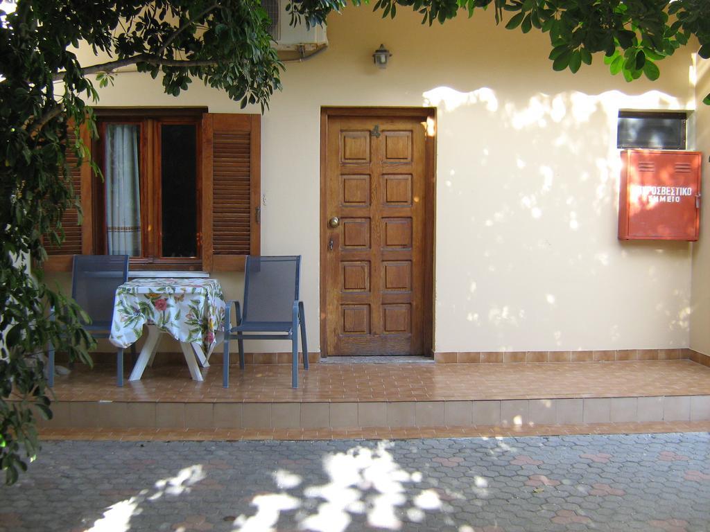 Stelios Rooms Палеохора Экстерьер фото