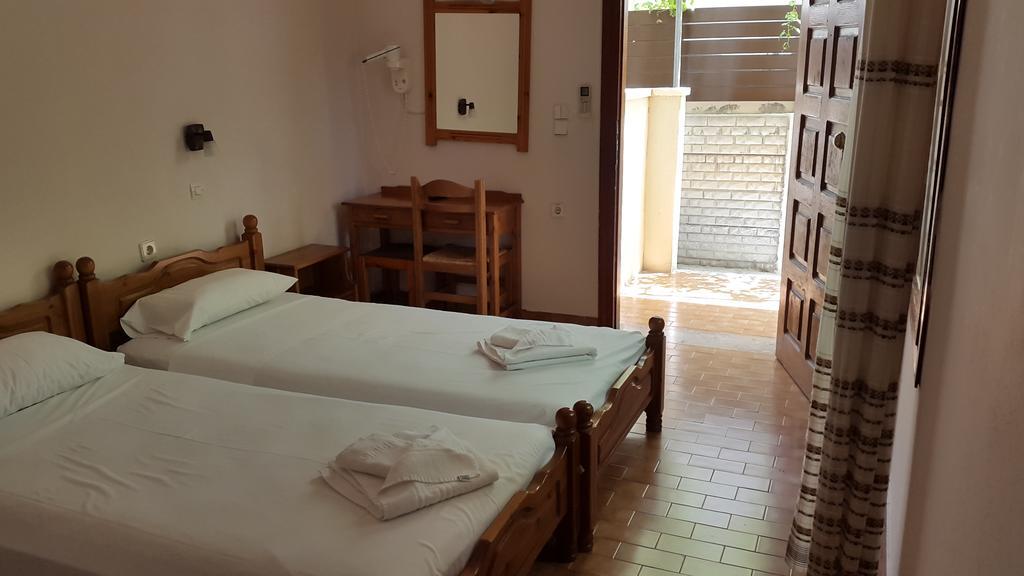 Stelios Rooms Палеохора Экстерьер фото