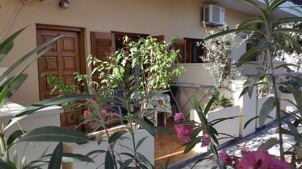 Stelios Rooms Палеохора Экстерьер фото