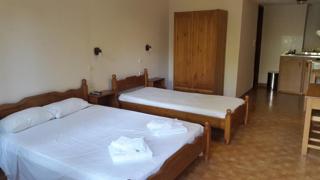 Stelios Rooms Палеохора Экстерьер фото