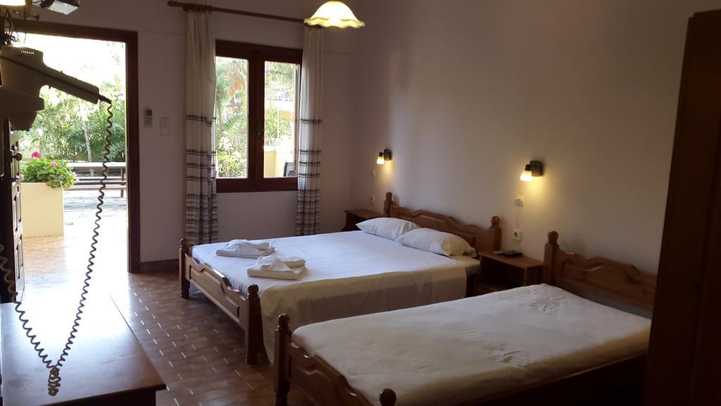 Stelios Rooms Палеохора Экстерьер фото
