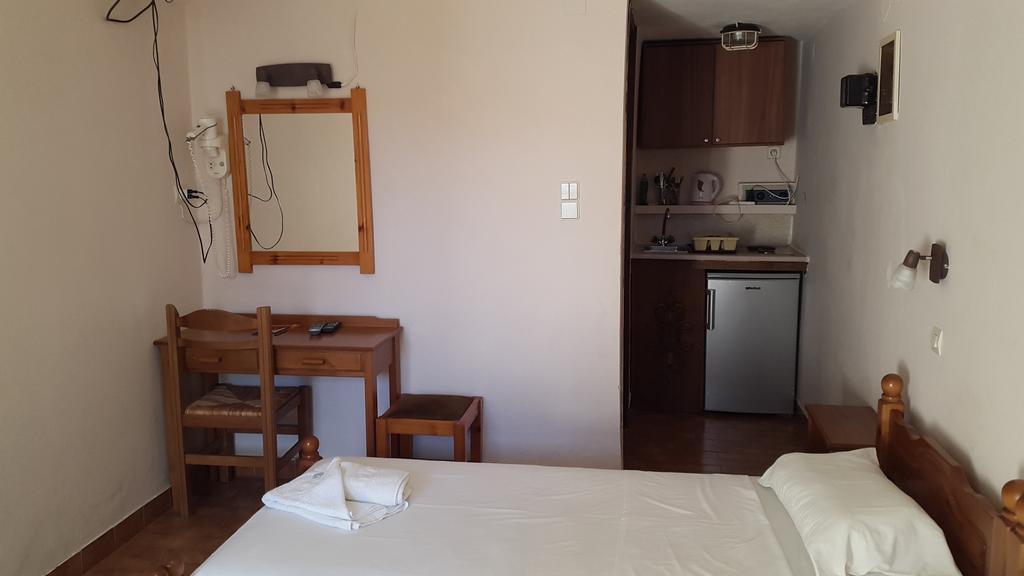 Stelios Rooms Палеохора Экстерьер фото
